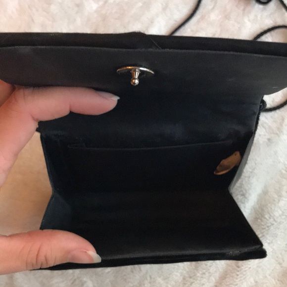 Black velvet evening bag, free with purchase - Picture 4 of 8